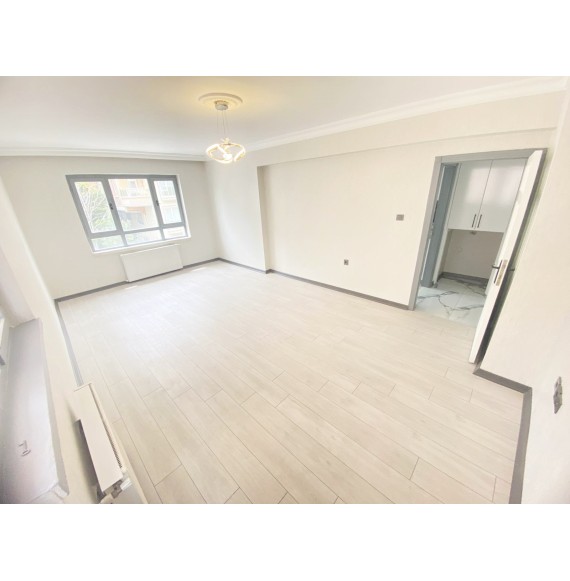 YAYLA'DA 3+1 1.KAT 120M2 LÜKS YAPILI YAYLA'DA OTOBÜS ÖNÜNDE