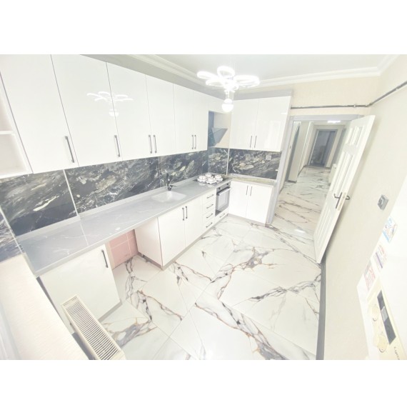 YAYLA'DA 3+1 1.KAT 120M2 LÜKS YAPILI YAYLA'DA OTOBÜS ÖNÜNDE