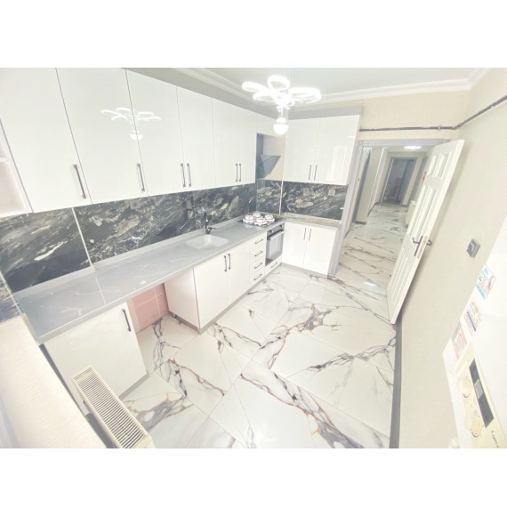 YAYLA'DA 3+1 1.KAT 120M2 LÜKS YAPILI YAYLA'DA OTOBÜS ÖNÜNDE