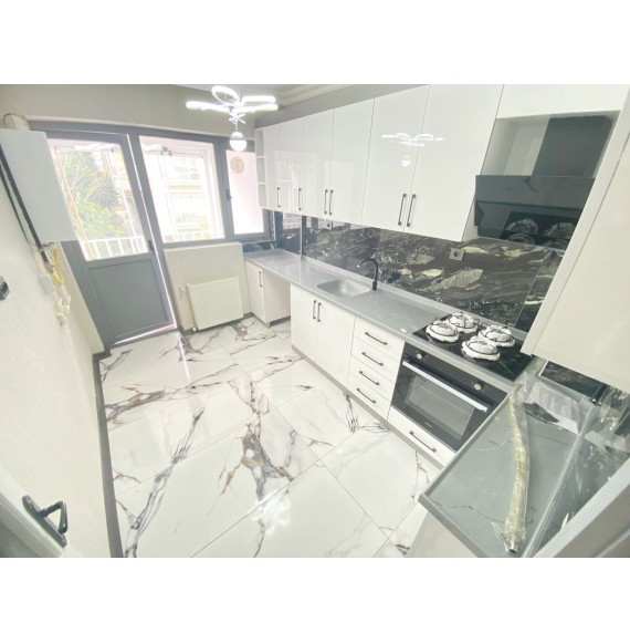 YAYLA'DA 3+1 1.KAT 120M2 LÜKS YAPILI YAYLA'DA OTOBÜS ÖNÜNDE