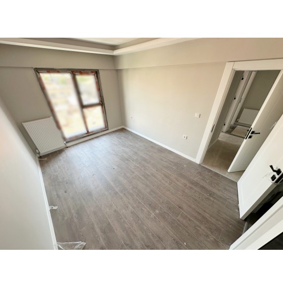KIZLARPINARI CADDESİNDE LÜKS YAPILI G.ODALI SIFIR 3,5+1 SİTE