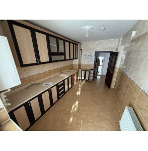 FIRSAT DAİRESİ YAYLA MAH CAD. ÜZERİ ASANSÖRLÜ 3+1+KİLER ARA KAT