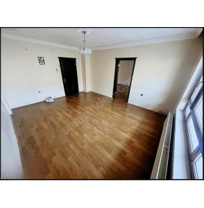 AYVALI MERKEZ CAMİİ YAKINI 2+1 KAT KONUMUNDA KIRALIK DAİRE