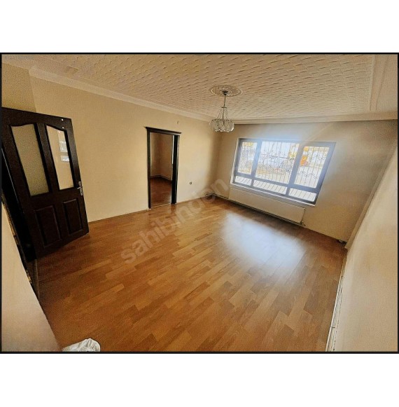 AYVALI MERKEZ CAMİİ YAKINI 2+1 KAT KONUMUNDA KIRALIK DAİRE