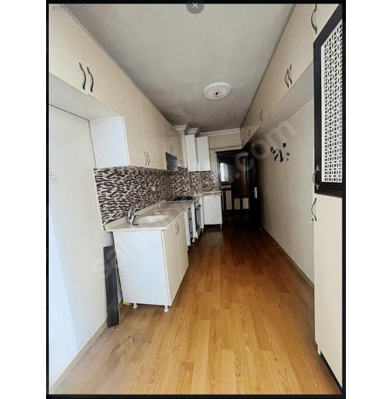 AYVALI MERKEZ CAMİİ YAKINI 2+1 KAT KONUMUNDA KIRALIK DAİRE
