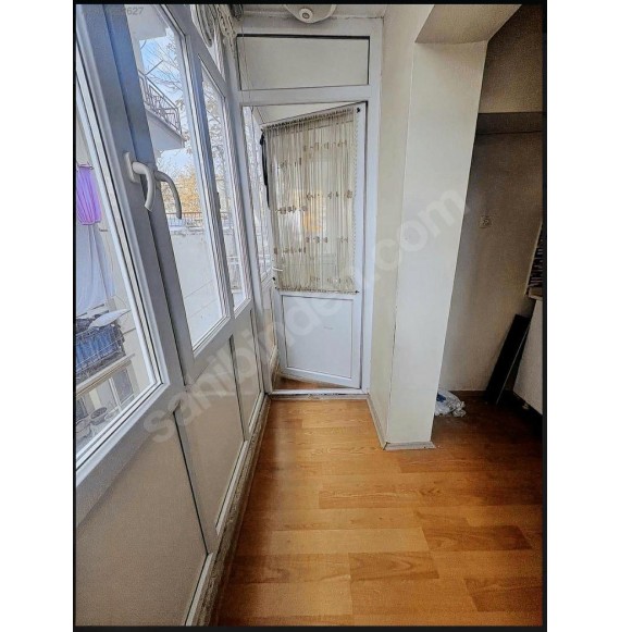 AYVALI MERKEZ CAMİİ YAKINI 2+1 KAT KONUMUNDA KIRALIK DAİRE