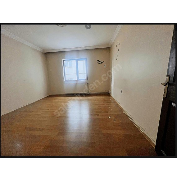 AYVALI MERKEZ CAMİİ YAKINI 2+1 KAT KONUMUNDA KIRALIK DAİRE