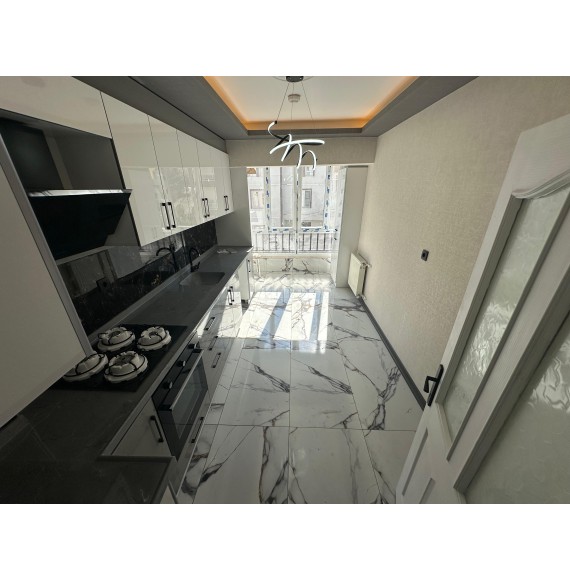ÇAMBAŞI CADDESİNE KOMSU 3+1 KATTA ÖN CEPHE ULTRA LÜKS TASARIM