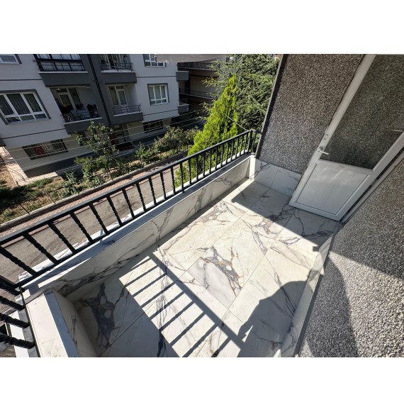 ÇAMBAŞI CADDESİNE KOMSU 3+1 KATTA ÖN CEPHE ULTRA LÜKS TASARIM