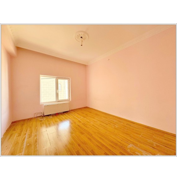 AŞIK VEYSEL CADDESİ YAKINI 3+1 KAT KONUMUNDA MASRAFSIZ