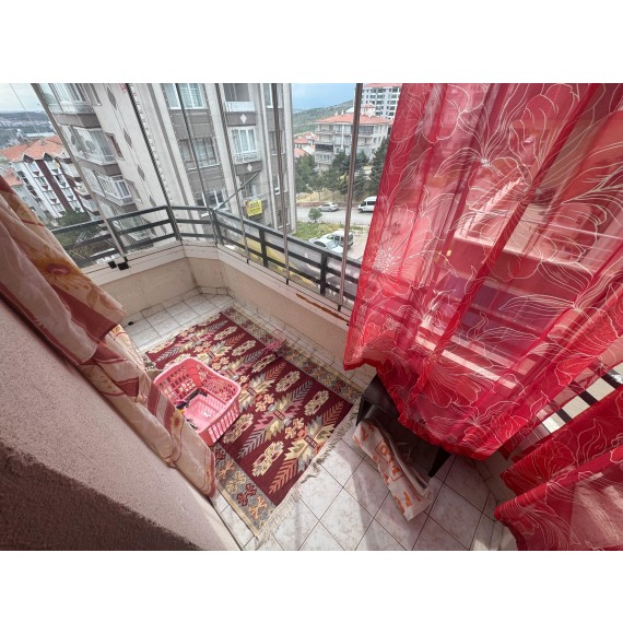 KAFKASLAR'DA 3. KAT AÇIK-KAPALI BALKONLU 3+1 GENİŞ MASRAFSIZ DAİRE