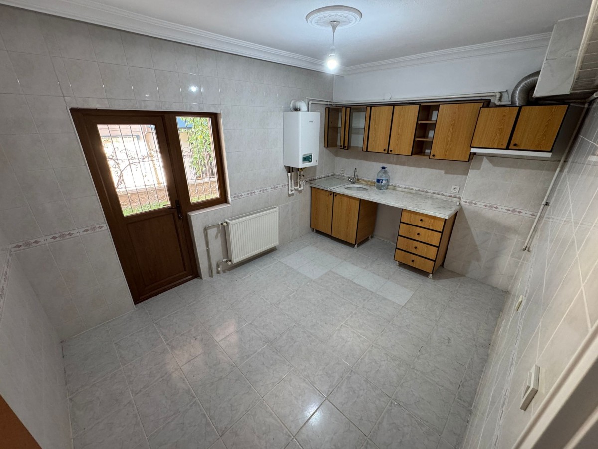 UFUKTEPE'DE 4+1 GENİŞ...