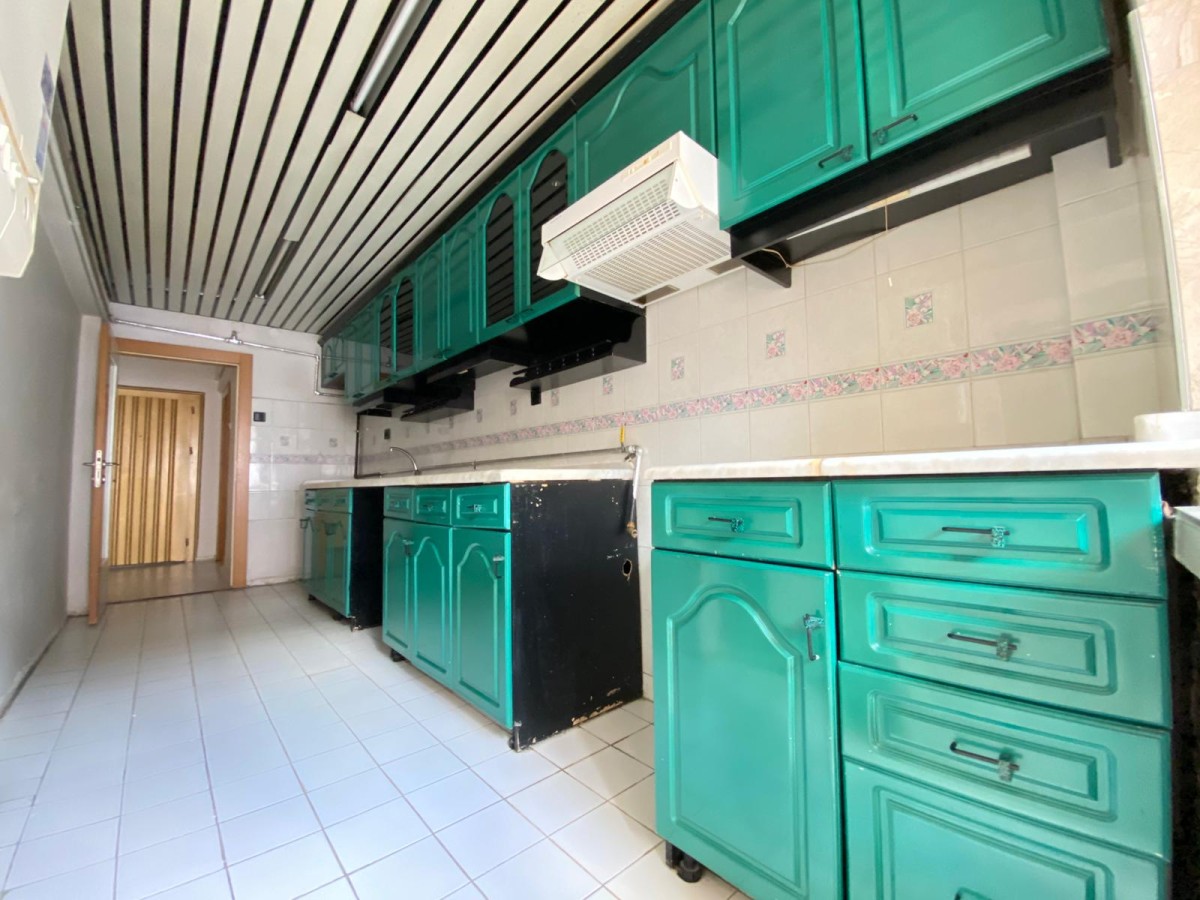 REFİK SAYDAM CADDESİ YAKINI...